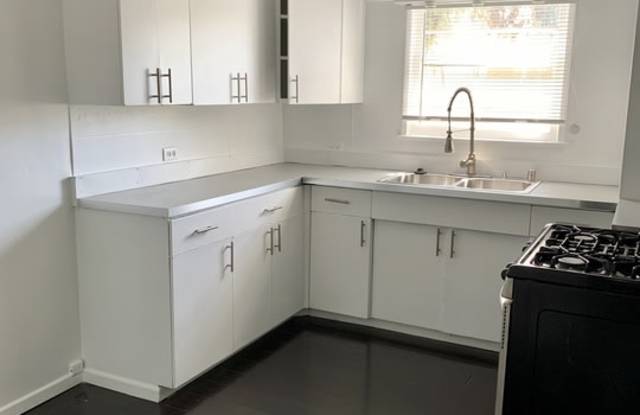 8752 W ASHCROFT Upper Unit Gallery 3