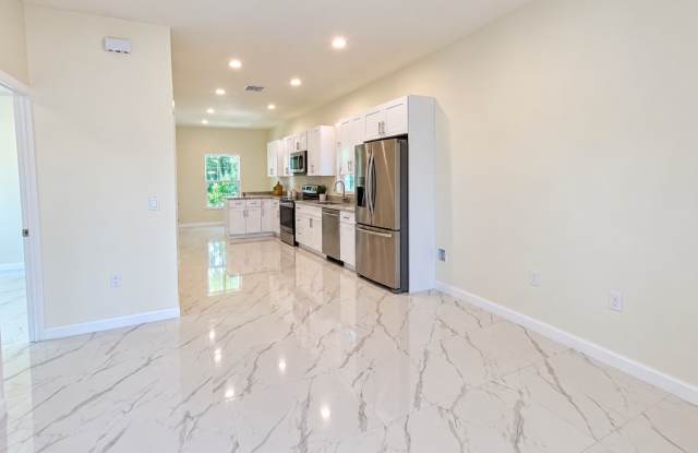 New 3 Bedroom/ 2 Bathroom- Pet Friendly Gallery 3