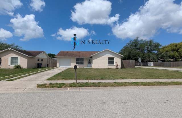 Great Location!  Charming, TRUE 3/2/1, 1283sq ft home with RENOVATED bathrooms & kitchen, fenced in yard! Gallery 1