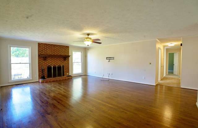 Large house in quiet Neighborhood. Gallery 4