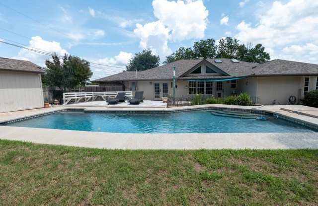 300 Las Plumas Drive photos photos
