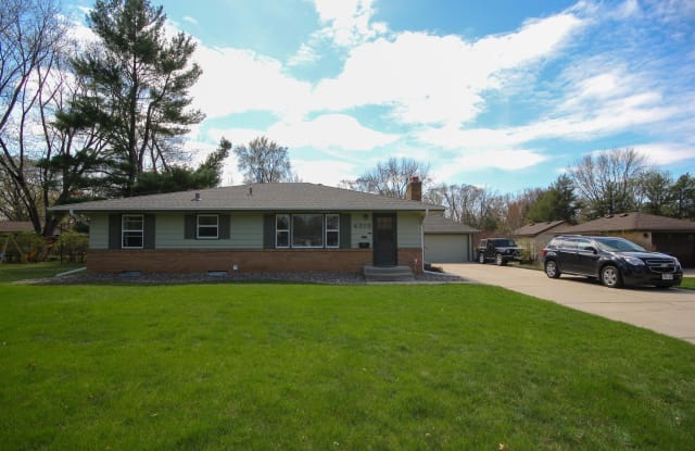 4315 W 109th St - 4315 West 109th Street, Bloomington, MN 55437