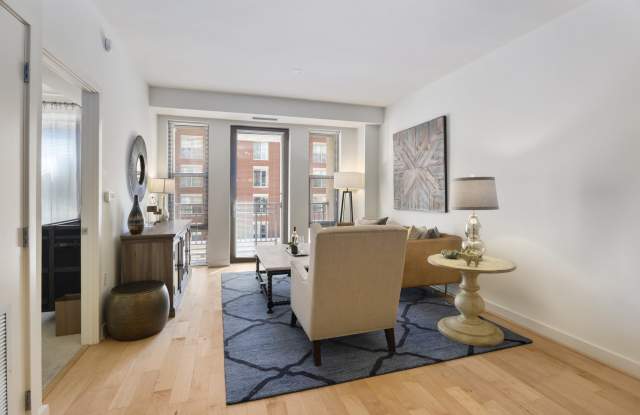 Lyon Place at Clarendon Center Gallery 3