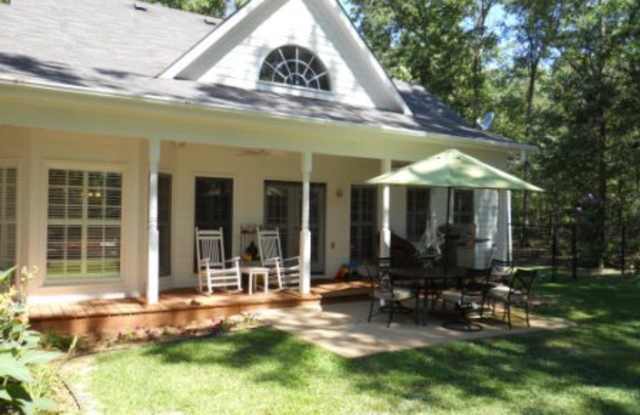 4 Bedroom House in Bogart! Gallery 3