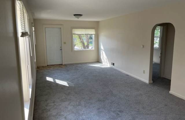 Spacious 4 bedroom house Gallery 4
