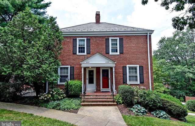 Bright and Cozy 2BR Condo Minutes Away from DC - 2737 South Buchanan Street, Arlington, VA 22206