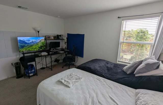 Room in 4 Bedroom Home in Von Ormy Gallery 3