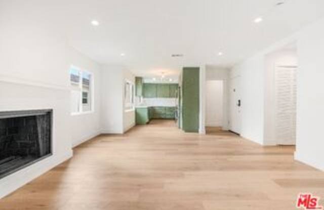 7968 Norton Avenue Gallery 4