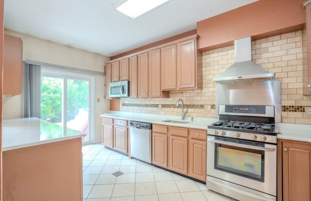 1604 Yarrow Circle Gallery 4