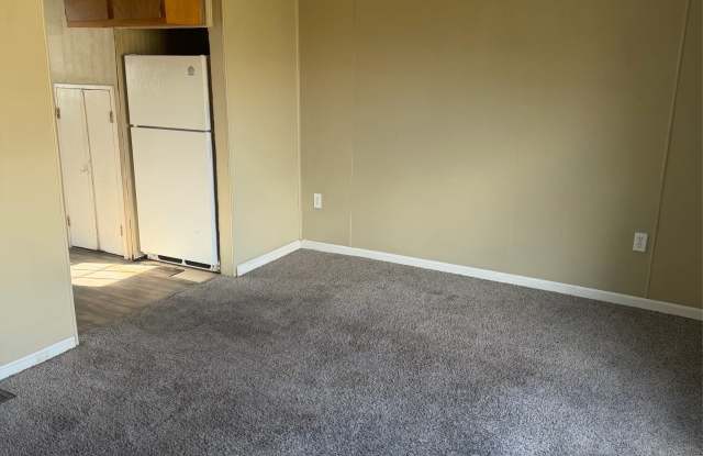 319 W Washington Ave - 2 photos photos