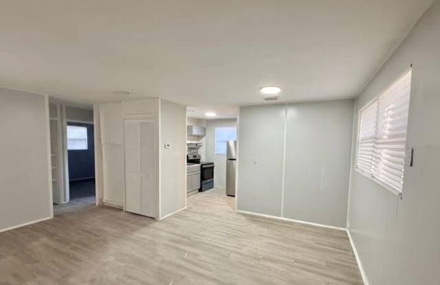 Updated  Affordable 2/1 Gem in Westside Jax! REDUCED APP FEE! - 7273 Melvin Road, Jacksonville, FL 32210