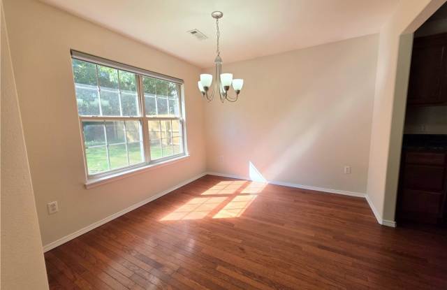 1703 Lawrence Avenue Gallery 4