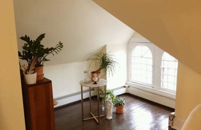 208 Summit Avenue Gallery 1