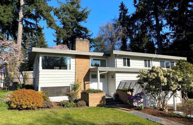 Beautiful 3 bed 2 bath located in Normandy Park! Apply today! - 20012 3rd Place Southwest, Normandy Park, WA 98166