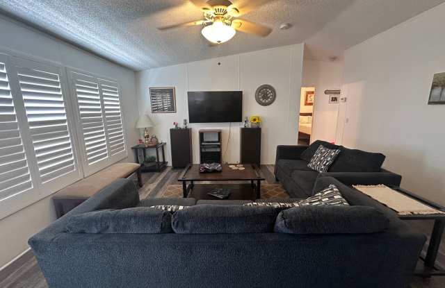 3BR 2Ba Home Near Hwy 95/Safeway in Quiet neighborhood Gallery 4