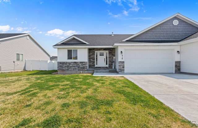 Partially furnished Twin home in Rigby photos photos