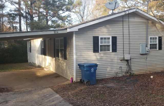 3 bedroom/2 bath home - 824 Alexandria Road Southwest, Jacksonville, AL 36265