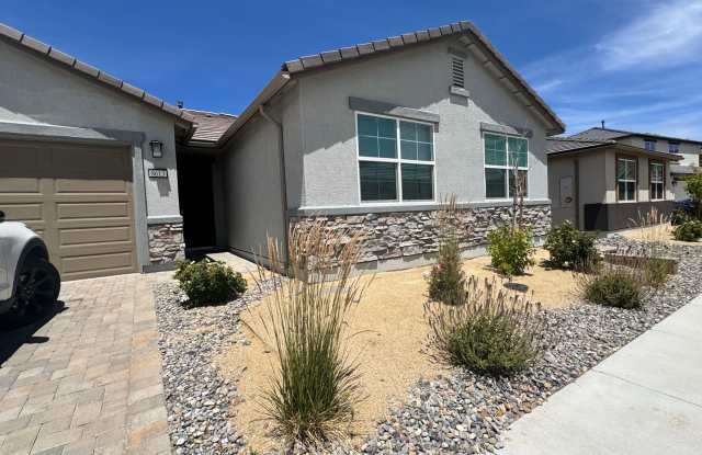 FULLY FURNISHED - Single Story 4 bedroom / 3 bath home Gallery 1