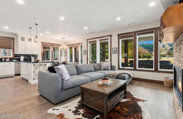 1955 N Deer Valley Drive Gallery 1