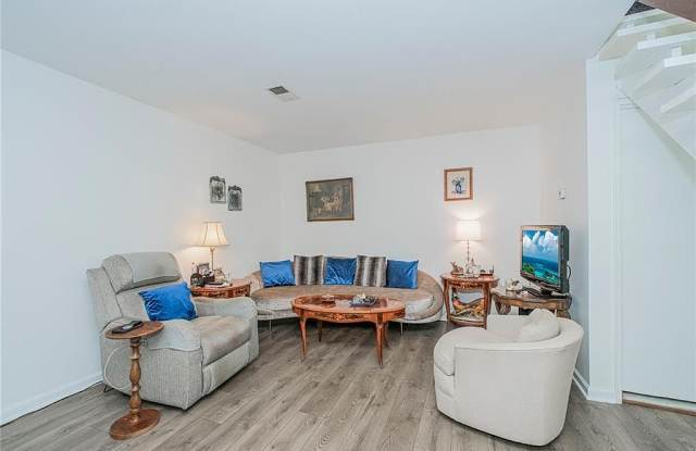 55 Rumson Rd # 55 Gallery 4