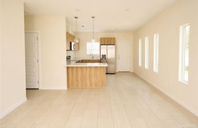 2904 E Israel Avenue Gallery 3
