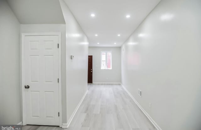 2864 N LEITHGOW Street Gallery 2
