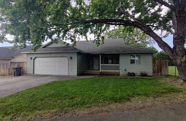 Great South Kennewick location close to freeway access photos photos