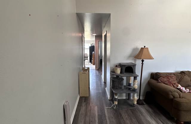 2434 West Magnolia Street Gallery 3