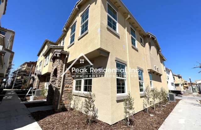 Newer 3bd/2.5ba North Natomas Townhouse with 2 Car Garage! photos photos