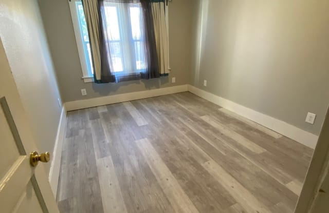 18 3rd Street - A Gallery 3