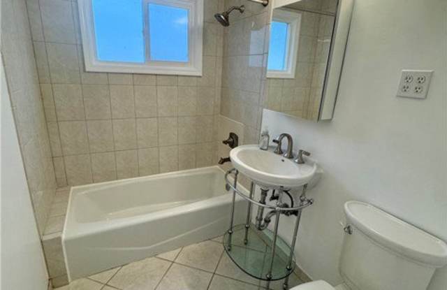 22936 Gault Street Gallery 2