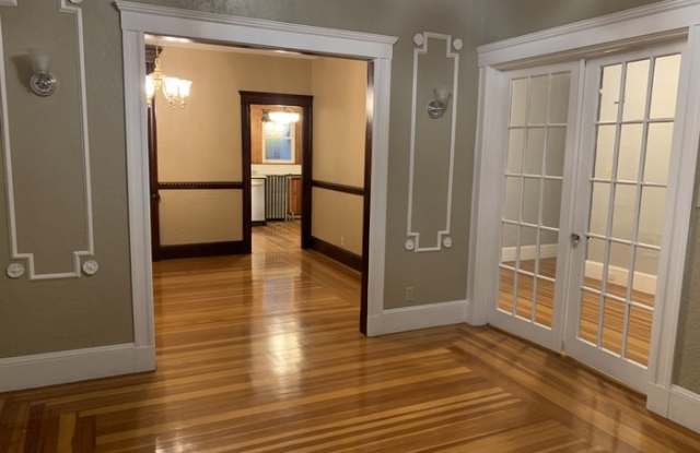 4 Douglas Avenue Gallery 4