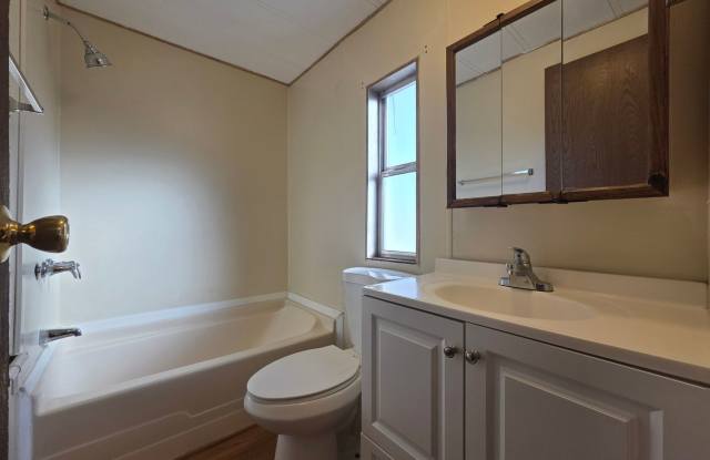 Affordable 3-Bedroom Home with Covered Deck in Holiday Shores! Gallery 4
