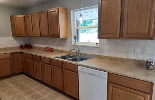 One-Bedroom for rent in charming single-family home located in Longmont, CO! Gallery 4