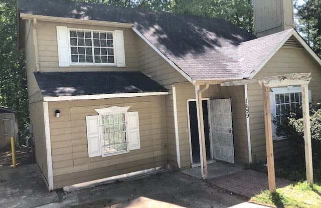 1699 Wee Kirk Road Southeast - 1699 Wee Kirk Road Southeast, Gresham Park, GA 30316