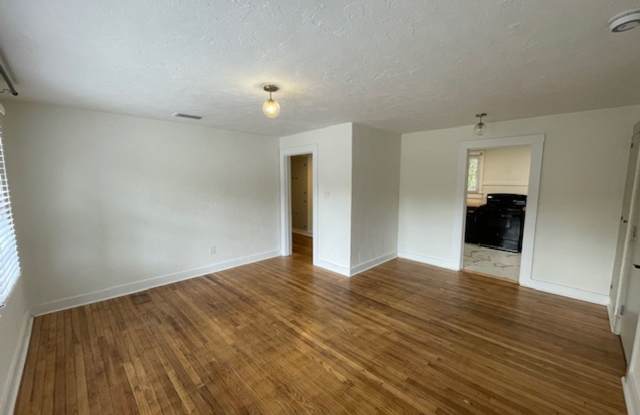 Recently Renovated 2 Bedroom Apartment in Duckpond Gallery 3