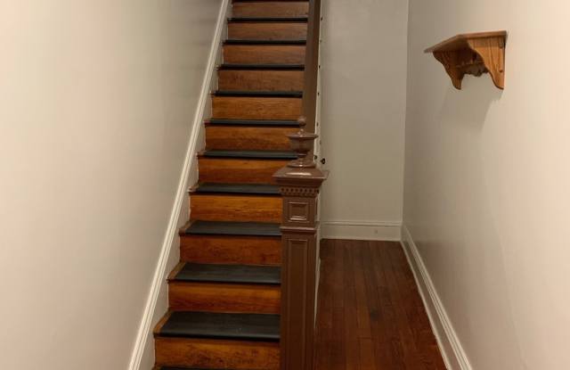Spacious 3 bedroom in the East End of York City with Parking Gallery 3
