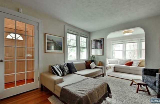 111  Jefferson Avenue Gallery 3