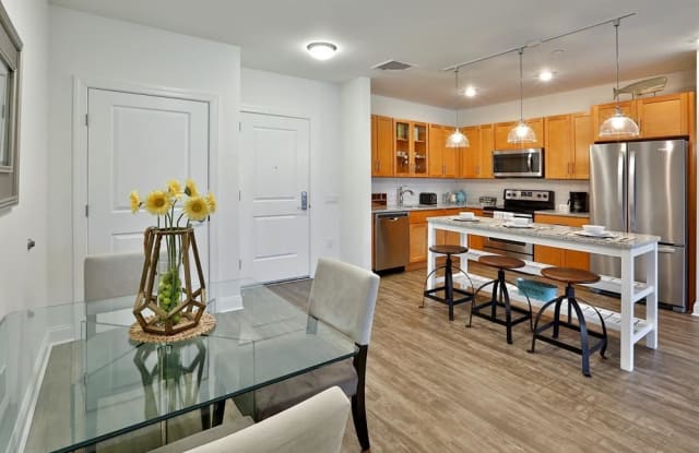 The Shipyard at Port Jefferson Harbor Apartments Gallery 3