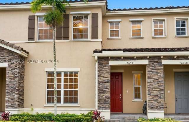 17058 SW 95th Ter Gallery 1