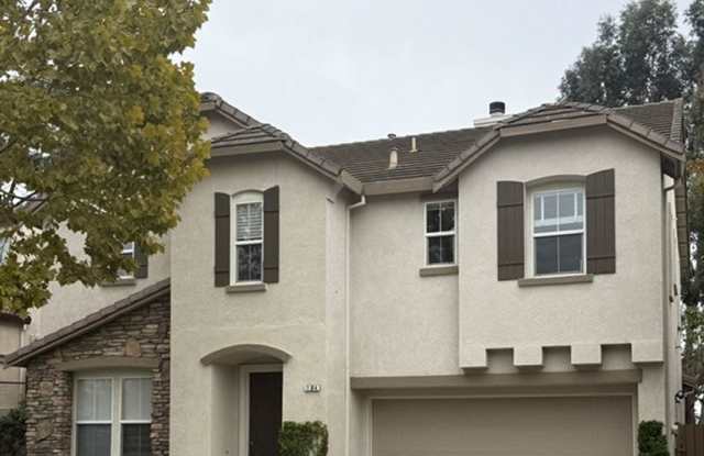 Beautiful and Spacious 4 Bedroom 2.5 Bath Home.  Ideal Location!! Gallery 1
