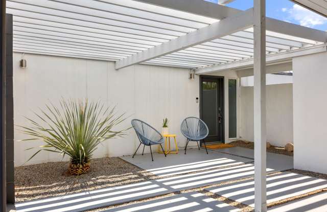 Furnished 3BR Mid-Century Pool Home, Racquet Club Area, Monthly Gallery 4