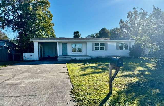 3 Bedroom Cove House - 1000 East 2nd Plaza, Panama City, FL 32401