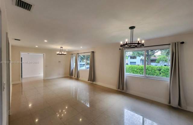 12535 NE Miami Pl photos photos