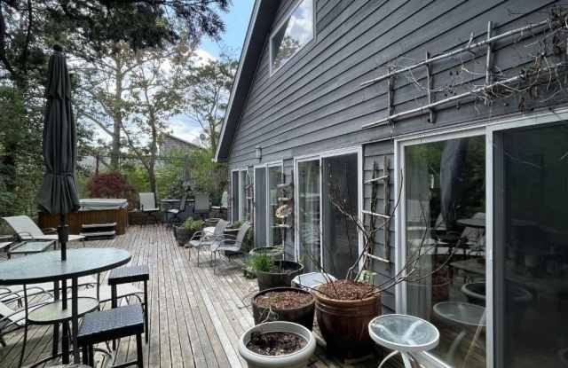 275 Wilmot Road photos photos