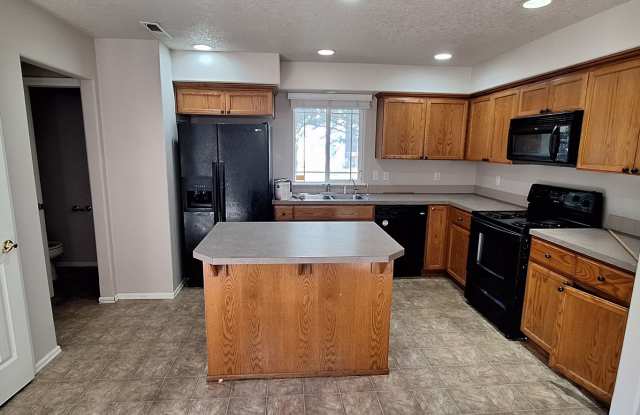 Willamette Landing home * $500 OFF 1st full months Gallery 4