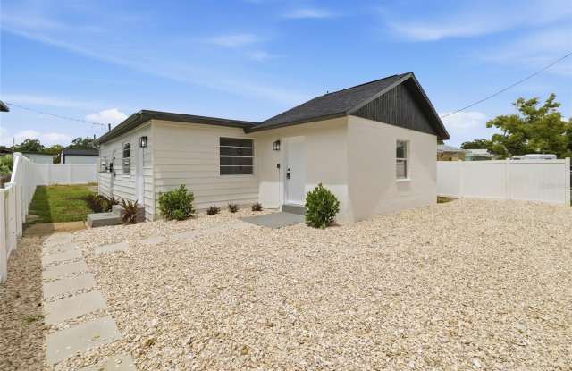 3923 W FLORA Street Gallery 1