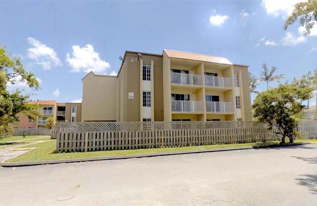 4800 NW 79 photos photos