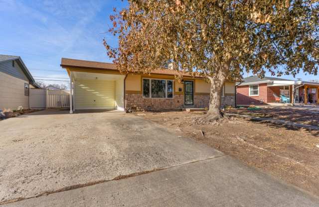 Charming Home with Washer/Dryer and Fenced in Yard Gallery 1