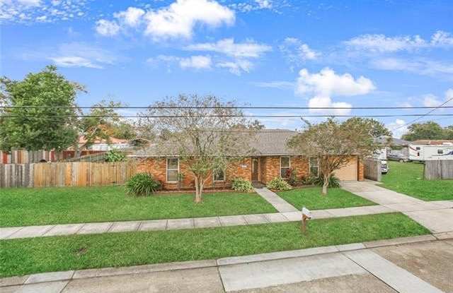2812 MUMPHREY Road - 2812 Mumphrey Road, Chalmette, LA 70043